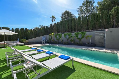 Chara Grote en gezellige villa met privézwembad in Jávea, Costa Blanca, Spanje voor 6 personen. Het huis bevindt zich in een residentiële strandwijk en op 3 km van Benitachell....