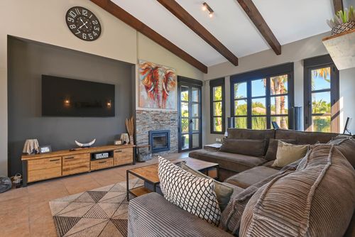 Chara Amplia y alegre villa con piscina privada en Jávea, Costa Blanca, España, para 6 personas. La casa está situada en una área residencial de playa a 3 km de Benitachell....