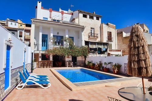 Casa Lola Callosa 10 Wonderful and classic villa with private pool in Callosa d'En Sarria, Costa Blanca, Spain, for 10 persons. The house is situated in a hilly, rural and urban area, close to restaurants, bars, shops and supermarkets....