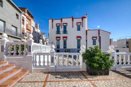 Casa Lola Callosa 10 Wonderful and classic villa in Callosa d'En Sarria, Costa Blanca, Spain with private pool for 10 persons. The house is situated in a hilly, rural and urban area and is close to restaurants and bars, shops and supermarkets....