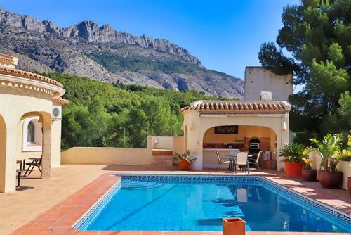 Villa Mi Burbuja Amplia y cómoda villa en Altea, Costa Blanca, España, con una piscina privada para 6 personas. La casa está situada a 3 km de Altea la Vella....