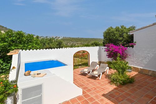 Los Lobitos Vidunderlig og flot villa med privat pool i Benitachell, Costa Blanca, Spanien til 6 personer. Huset er beliggende i et beboelsesområde ved stranden og kun 3 km fra stranden La Cumbre del Sol....