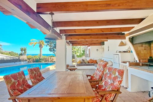 Villa La Seldeta by Solidays Large and comfortable villa with private pool in Moraira, Costa Blanca, Spain for 6 persons. The house is situated in a residential beach area, close to restaurants and bars and 500 m from Cala L'Andrago beach....