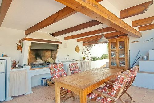 Villa La Seldeta by Solidays Large and comfortable villa with private pool in Moraira, Costa Blanca, Spain for 6 persons. The house is situated in a residential beach area, close to restaurants and bars and 500 m from Cala L'Andrago beach....