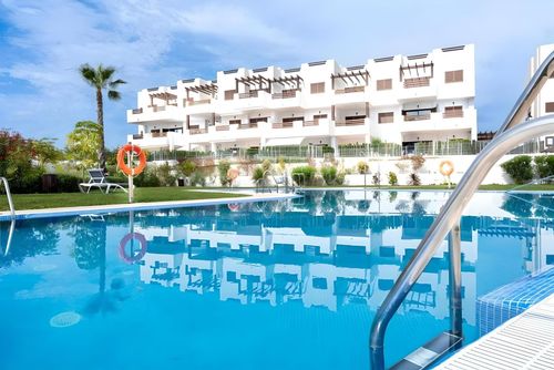 Casa Max Incantevole e luminoso appartamento con piscina comune a San Juan de los Terreros, Andalusia, Spagna, per 6 persone. L'appartamento è situato in un complesso vacanze con bar e ristorante, in una zona costiera e montuosa, vicino a supermercati e a un campo da tennis, a 500 m dalla spiaggia....