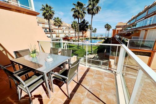 Mirador al Mar 61 by homeprive Schöne und komfortable Wohnung mit Gemeinschaftspool in Denia, Costa Blanca, Spanien für 6 Personen. Die Wohnung befindet sich in einem Wohngebiet am Strand, in der Nähe von Restaurants, Bars und Supermärkten, und ist nur 25 m vom Strand entfernt....