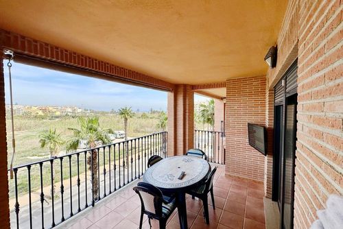 Vilamar 62 by homeprive Smuk og komfortabel lejlighed med fælles pool i Denia, Costa Blanca, Spanien til 4 personer. Lejligheden er beliggende i et boligområde tæt på stranden, restauranter og barer, butikker, supermarkeder og en tennisbane, og ligger 500 m fra stranden....