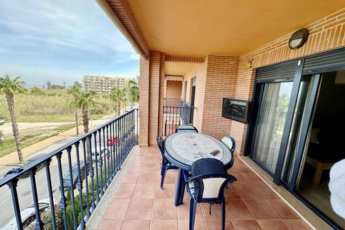 Vilamar 62 by homeprive Smuk og komfortabel lejlighed med fælles pool i Denia, Costa Blanca, Spanien til 4 personer. Lejligheden er beliggende i et boligområde tæt på stranden, restauranter og barer, butikker, supermarkeder og en tennisbane, og ligger 500 m fra stranden....