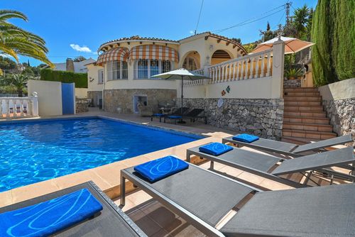 Margaritha 6 pax Prachtige en gezellige villa met privézwembad in Benissa, Costa Blanca, Spanje voor 6 personen. Het huis is gelegen in een heuvelachtig en residentieel strandgebied, op 2 km van het strand van Cala Baladrar en 5 km van Moraira....