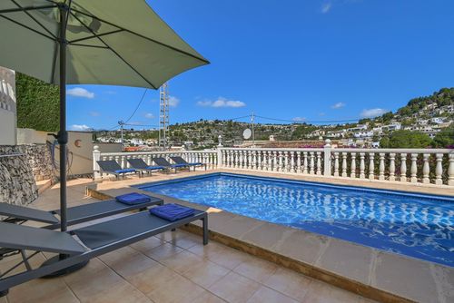 Margaritha 6 pax Superbe et charmante villa avec piscine privée à Benissa, Costa Blanca, Espagne pour 6 personnes. La maison est située dans une zone résidentielle et vallonnée près de la plage, à 2 km de la plage de Cala Baladrar et à 5 km de Moraira....