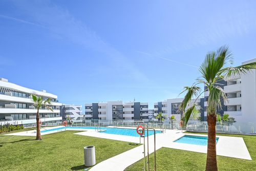 Higueron South 34 Modern en luxe appartement in Fuengirola, Andalusië, Spanje voor 4 personen. Het appartement is gelegen in een resort, in een kust-, heuvelachtig en residentieel gebied, dicht bij een tennisbaan en op 2 km van Carvajal Strand....