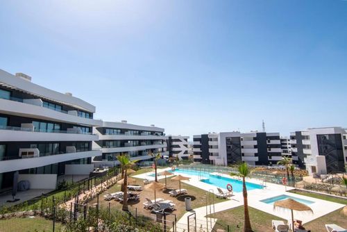 Higueron South 34 Modern and luxurious apartment in Fuengirola, Andalusia, Spain for 4 persons. The apartment is situated in a resort, in a coastal, hilly and residential area, close to a tennis court and 2 km from Carvajal beach....