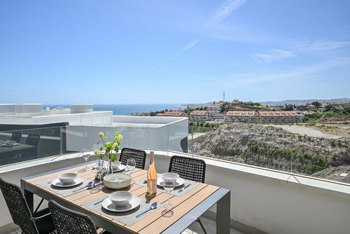 Higueron South 34 Modern en luxueus appartement in Fuengirola, Andalusië, Spanje voor 4 personen. Het appartement is gelegen in een resort, in een kust-, heuvelachtig en residentieel gebied, dicht bij een tennisbaan en op 2 km van het Carvajal-strand....