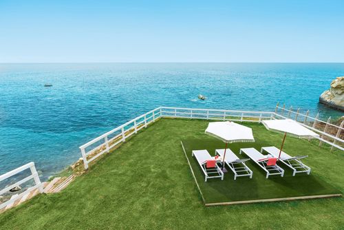 Villa Mercurio Villa in Noto, Sizilien, Italien für 8 Personen. Das Haus befindet sich 100 m vom Strand entfernt....