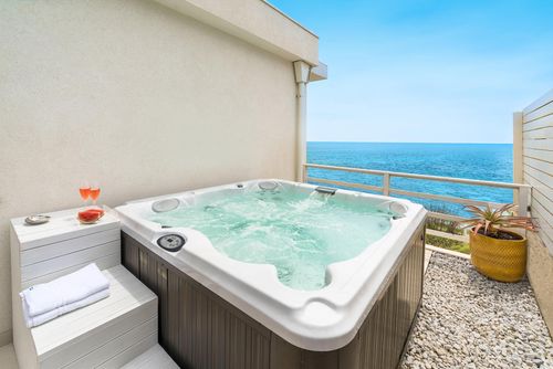 Villa Mercurio Villa in Noto, Sizilien, Italien für 8 Personen. Das Ferienhaus befindet sich 100 m vom Strand entfernt....