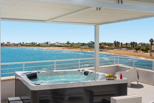 Villa Marea Villa in Avola, Sizilien, Italien für 6 Personen. Das Ferienhaus befindet sich 100 m vom Strand entfernt....