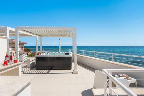 Villa Marea Villa à Avola, Sicile, Italie pour 6 personnes. La maison est située à 100 m de la plage....