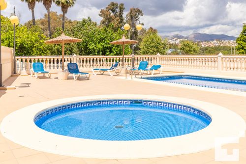 Topacio IV 16C Acogedor apartamento con piscina comunitaria en Calpe, Costa Blanca, España, para 4 personas. El apartamento se encuentra cerca de restaurantes y bares, tiendas y supermercados, y está a 25 m de la playa de la Fossa/Levante....