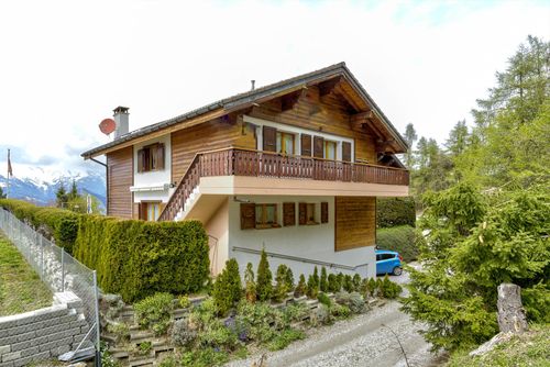 Appartement le Doux Refuge Appartement rustique et classique à La Tzoumaz, dans les Quatre Vallées, Suisse, pour 8 personnes. L'appartement est situé dans une zone montagneuse....