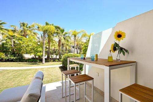La Valvega 47 Modernes und luxuriöses Ferienhaus mit privatem Pool in Mijas Costa, Andalusien, Spanien für 6 Personen. Das Haus befindet sich in einem Resort, in einer Küsten- und Wohngegend, nahe Restaurants und Bars, Geschäften und Supermärkten, 1 km vom Strand Playa la Cala und 1 km vom Mittelmeer entfernt....