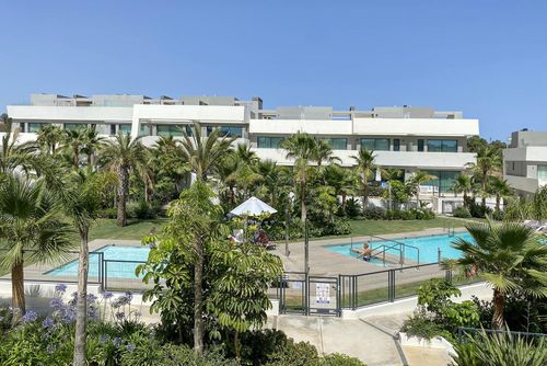 La Valvega 47 Modernes und luxuriöses Ferienhaus mit privatem Pool in Mijas Costa, Andalusien, Spanien für 6 Personen. Das Haus befindet sich in einem Resort, in einer Küsten- und Wohngegend, nahe Restaurants und Bars, Geschäften und Supermärkten, 1 km vom Strand Playa la Cala und 1 km vom Mittelmeer entfernt....