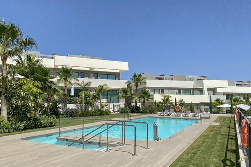 La Valvega 47 Modernes und luxuriöses Ferienhaus mit privatem Pool in Mijas Costa, Andalusien, Spanien für 6 Personen. Das Haus befindet sich in einem Resort, in einer Küsten- und Wohngegend, nahe Restaurants und Bars, Geschäften und Supermärkten, 1 km vom Strand Playa la Cala und 1 km vom Mittelmeer entfernt....