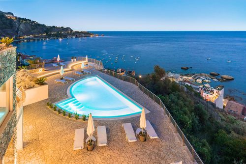 Villa Hera Luxury villa in Giardini Naxos, Sicily, Italy with private pool for 20 persons. The villa is situated 1 km from the beach....