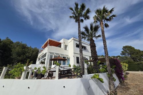 Casa Castillo Wonderful and luxurious villa with private pool in Altea, Costa Blanca, Spain for 10 persons. The house is situated in a coastal, hilly, and residential area....