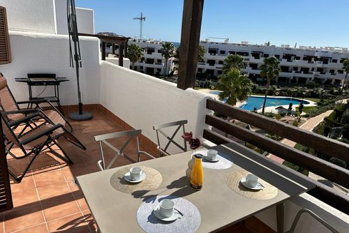Casa Pedro Lovely en comfortabel appartement in San Juan de los Terreros, Andalusië, Spanje met een gemeenschappelijk zwembad voor 4 personen. Het appartement is gelegen in een vakantiecomplex, in een residentieel en bergachtig strandgebied, dicht bij restaurants en bars, supermarkten, en een tennisbaan, en bevindt zich op 500 m van het Playa Nardos strand....