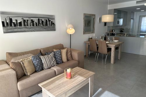 Casa Pedro Encantador y cómodo apartamento en San Juan de los Terreros, Andalucía, España, con piscina comunitaria para 4 personas. El apartamento está situado en un complejo vacacional, en una zona residencial y montañosa cerca de la playa, a poca distancia de restaurantes y bares, supermercados y una pista de tenis, y a 500 m de la playa Playa Nardos....