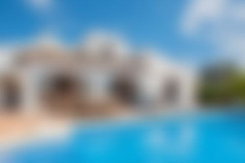 Vitoria Grote en mooie villa in Moraira, Costa Blanca, Spanje met privézwembad voor 8 personen. Het huis is gelegen in een residentiële strandomgeving en op 3 km van het strand....