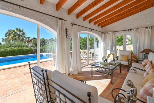 Vitoria Grote en mooie villa in Moraira, Costa Blanca, Spanje met privézwembad voor 8 personen. Het huis is gelegen in een woonwijk op 3 km van het strand....