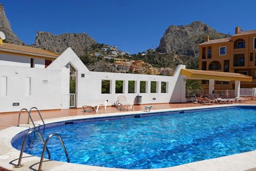 Seafront and Garden View Lovely and nice apartment in Altea, Costa Blanca, Spain with communal pool for 6 persons. The apartment is situated in a residential beach area, close to a tennis court, 100 m from Playa Mascarat beach and 0....