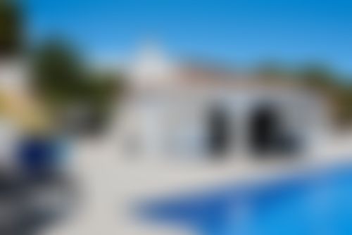 Emperador Wunderbare und komfortable Villa in Benissa, Costa Blanca, Spanien mit einem privaten Pool für 6 Personen. Das Haus befindet sich in einer Wohngegend am Strand, in der Nähe von Restaurants und Bars, 500 m vom Strand Cala Advocat und 4 km von Moraira entfernt....