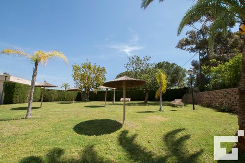 Calp Place 442 - Grupo Turis Comfortable apartment in Calpe, Costa Blanca, Spain with a communal pool for 4 persons. The apartment is situated close to restaurants and bars, shops and supermarkets, and is 50 m from the beach....