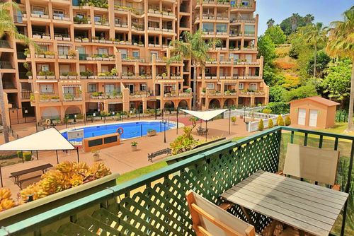 Jardines Torreblanca Apartment in Fuengirola, Andalusia, Spain with communal pool for 4 persons. The apartment is situated close to supermarkets, 1 km from Torreblanca beach and 1 km from the Mediterranean....