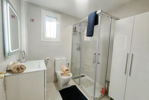 Jardines Torreblanca Apartment in Fuengirola, Andalusia, Spain with communal pool for 4 persons. The apartment is situated close to supermarkets, 1 km from Torreblanca beach and 1 km from the Mediterranean Sea....