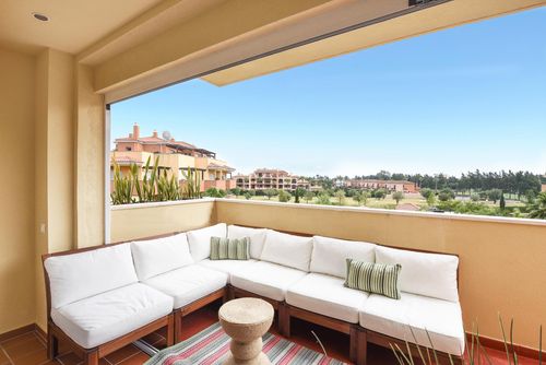 Prados del Golf Winter Modern en comfortabel appartement in La Cala de Mijas, Andalusië, Spanje met gemeenschappelijk zwembad voor 4 personen. Het appartement is gelegen in een resort, in een kust- en woongebied, dicht bij een golfbaan, restaurants, bars en supermarkten, op 1 km van het strand van La Cala de Mijas en 1 km van de Middellandse Zee....