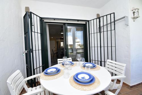Pinomar 1 Classic and comfortable apartment in La Barrosa, Costa de la Luz, Spain for 4 persons. The apartment is situated in a residential beach area, close to restaurants and bars, shops and supermarkets, and 100 m from La Barrosa beach....