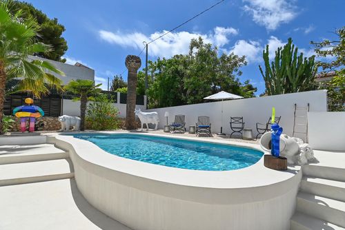 Pa Capona Bellissima e allegra villa a Jávea, Costa Blanca, Spagna, con piscina privata per 6 persone. La casa è situata in una zona urbana vicino alla spiaggia....