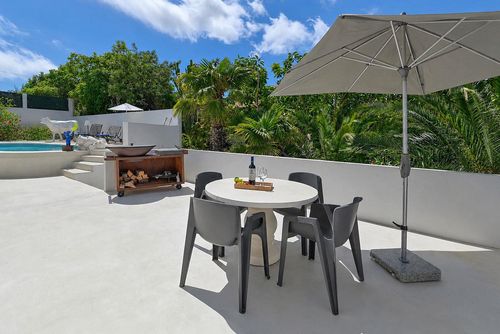 Pa Capona Beautiful and cheerful villa in Javea, Costa Blanca, Spain with a private pool for 6 persons. The house is situated in an urban beach area....