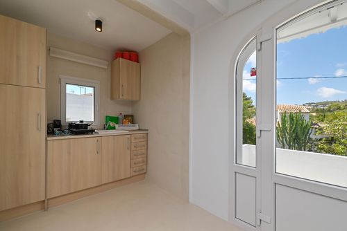 Pa Capona Belle et accueillante villa à Jávea, Costa Blanca, Espagne, avec piscine privée pour 6 personnes. La maison est située dans une zone balnéaire urbaine....