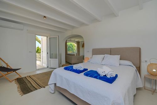 Pa Capona Beautiful and cheerful villa in Jávea, Costa Blanca, Spain with a private pool for 6 persons. The house is situated in an urban beach area....