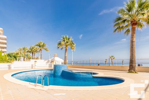 Nuevo Mexico 110C Comfortabel appartement in Calpe, Costa Blanca, Spanje met een gemeenschappelijk zwembad voor 4 personen. Het appartement is gelegen nabij restaurants en bars, winkels en supermarkten, en ligt op 25 m van Playa de la Fossa strand....