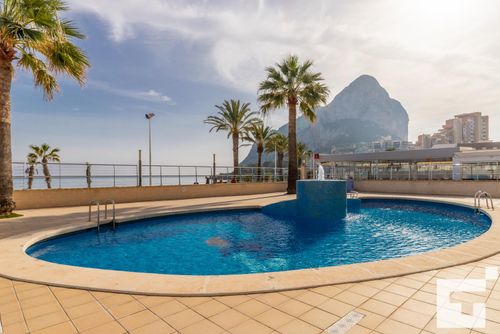 Nuevo Mexico 110C Apartamento cómodo en Calpe, Costa Blanca, España, con piscina comunitaria para 4 personas. El apartamento se encuentra cerca de restaurantes y bares, tiendas y supermercados, y a 25 m de la playa de la Fossa....
