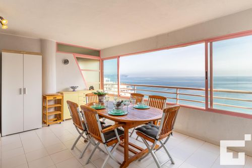 Nuevo Mexico 110C Apartamento cómodo en Calpe, Costa Blanca, España, con piscina comunitaria para 4 personas. El apartamento se encuentra cerca de restaurantes y bares, tiendas y supermercados, y a 25 m de la playa de la Fossa....