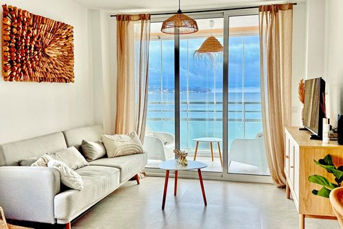 La Fossa Bay Lovely and comfortable apartment in Calpe, Costa Blanca, Spain with a communal pool for 4 persons. The apartment is situated close to restaurants and bars, shops and supermarkets, and is 25 m from La Fossa Calpe beach....