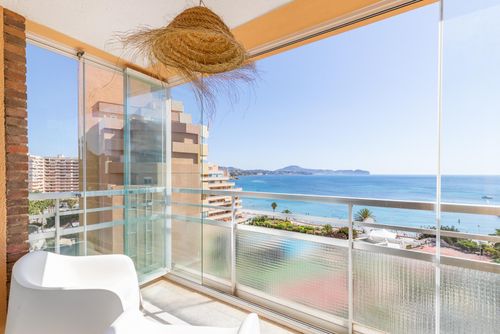 La Fossa Bay Lovely and comfortable apartment in Calpe, Costa Blanca, Spain with a communal pool for 4 persons. The apartment is situated close to restaurants and bars, shops and supermarkets, and is 25 m from La Fossa Calpe beach....