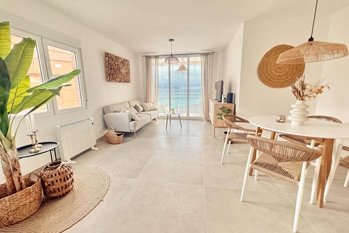La Fossa Bay Bel appartement confortable avec piscine commune à Calpe, Costa Blanca, Espagne, pouvant accueillir 4 personnes. L'appartement est situé à proximité de restaurants et bars, de boutiques et supermarchés, et se trouve à 25 m de la plage de La Fossa Calpe....