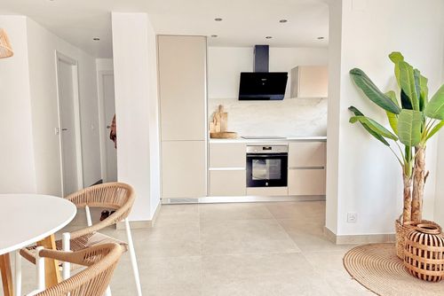 La Fossa Bay Bel appartement confortable à Calpe, sur la Costa Blanca, Espagne, avec une piscine commune pour 4 personnes. L'appartement est situé à proximité de restaurants et bars, de magasins et supermarchés, et se trouve à 25 mètres de la plage de La Fossa à Calpe....